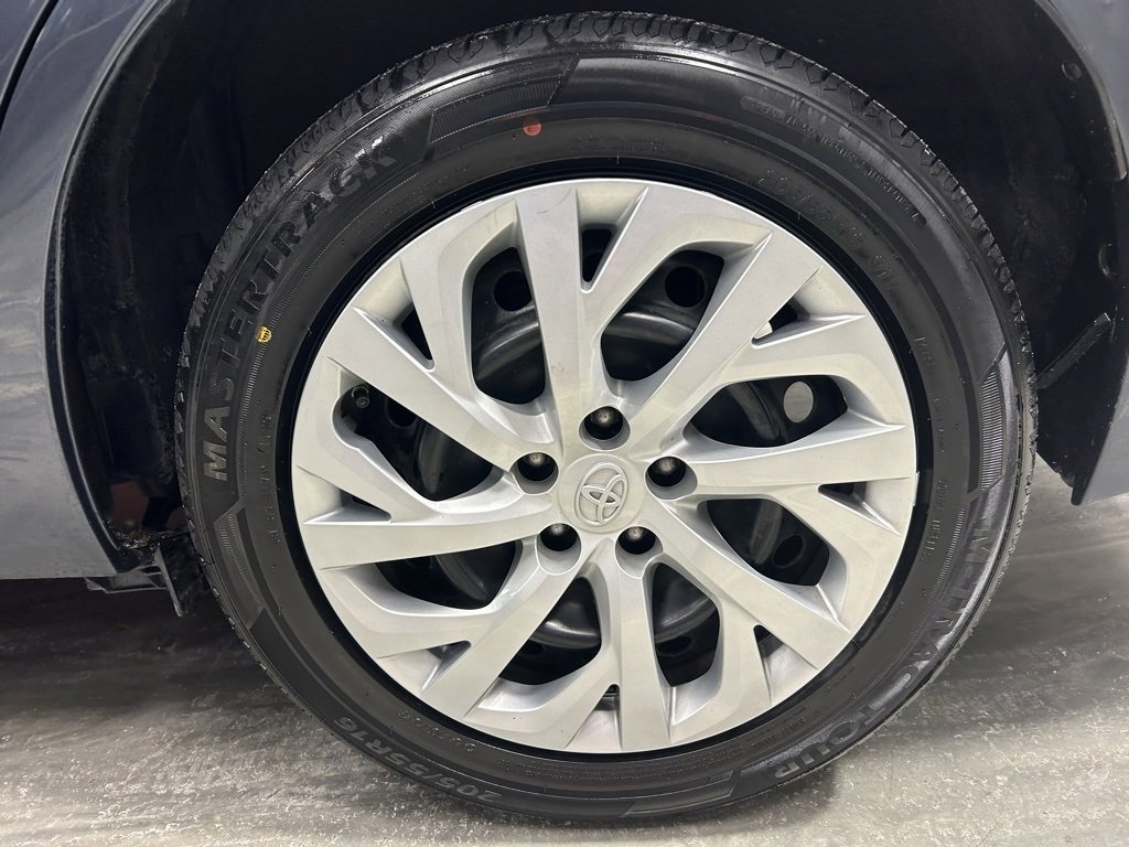 Used 2018 Toyota Corolla LE image 18