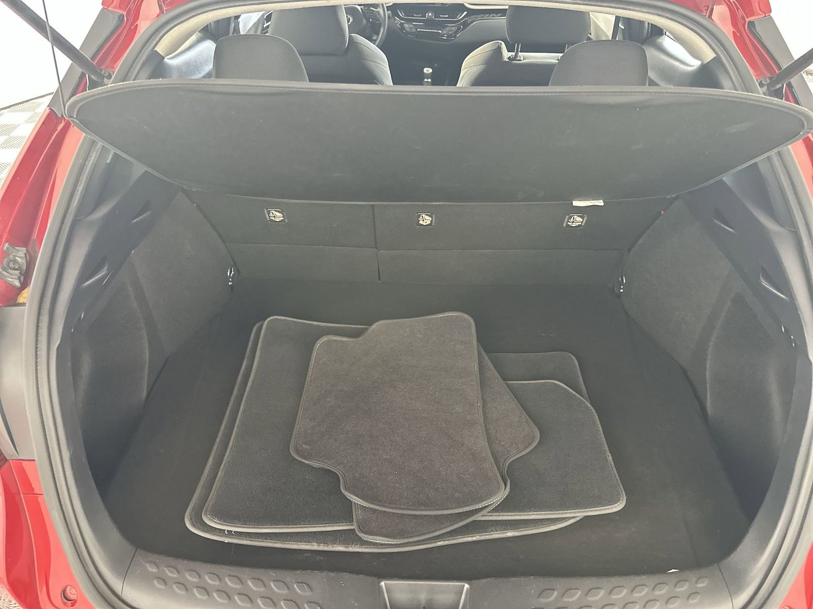 Used 2020 Toyota C-HR LE FWD image 25