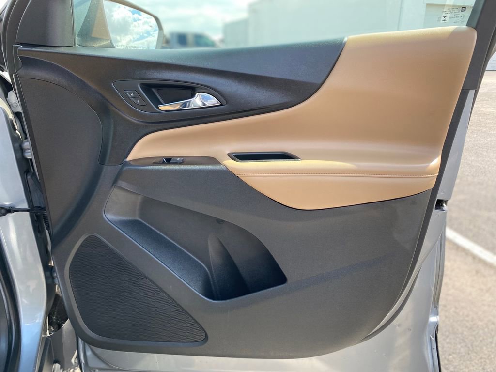 Used 2023 Chevrolet Equinox Premier image 9