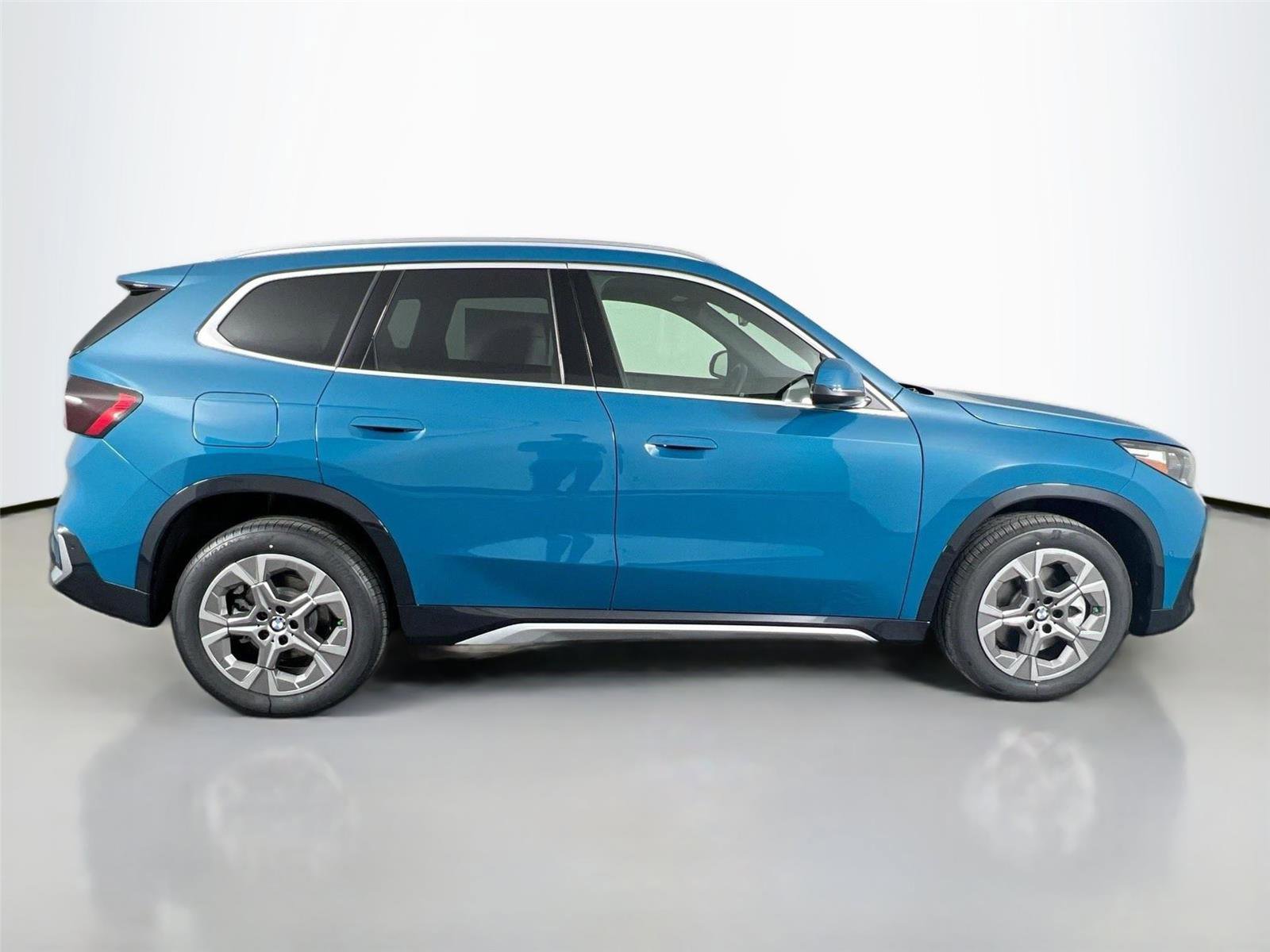 Used 2025 BMW X1 xDrive28i w/ Convenience Package AWD/4WD image 7