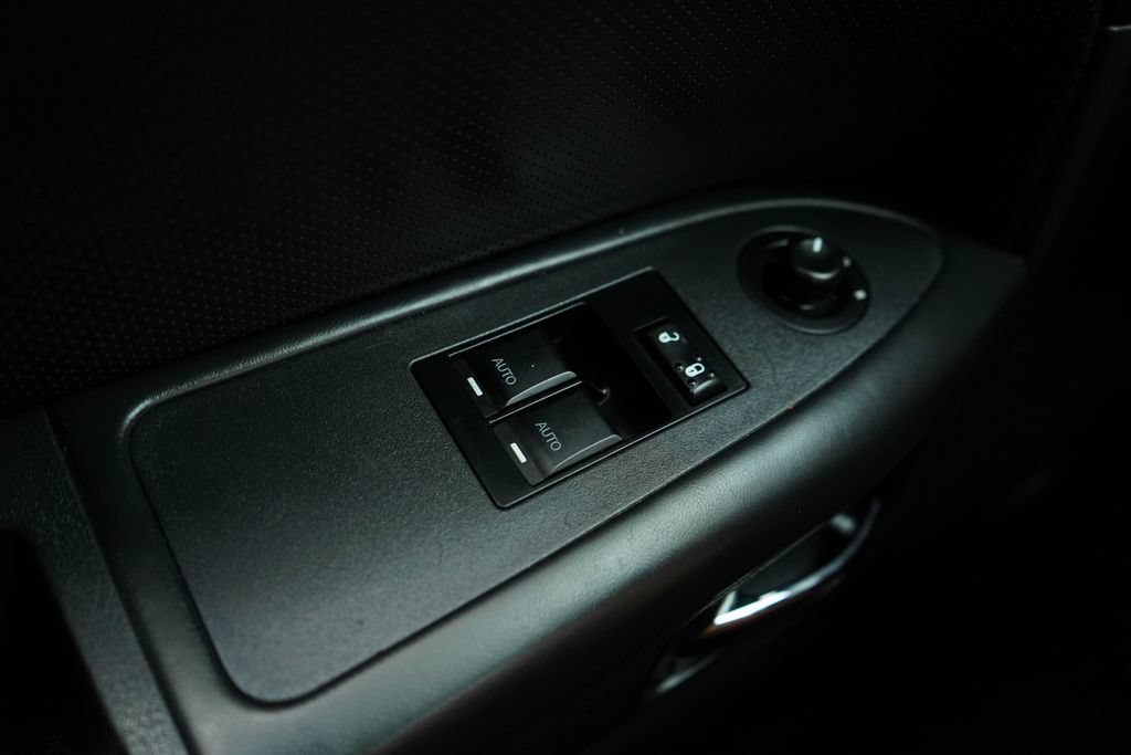 Used 2014 Dodge Challenger R/T RWD image 31
