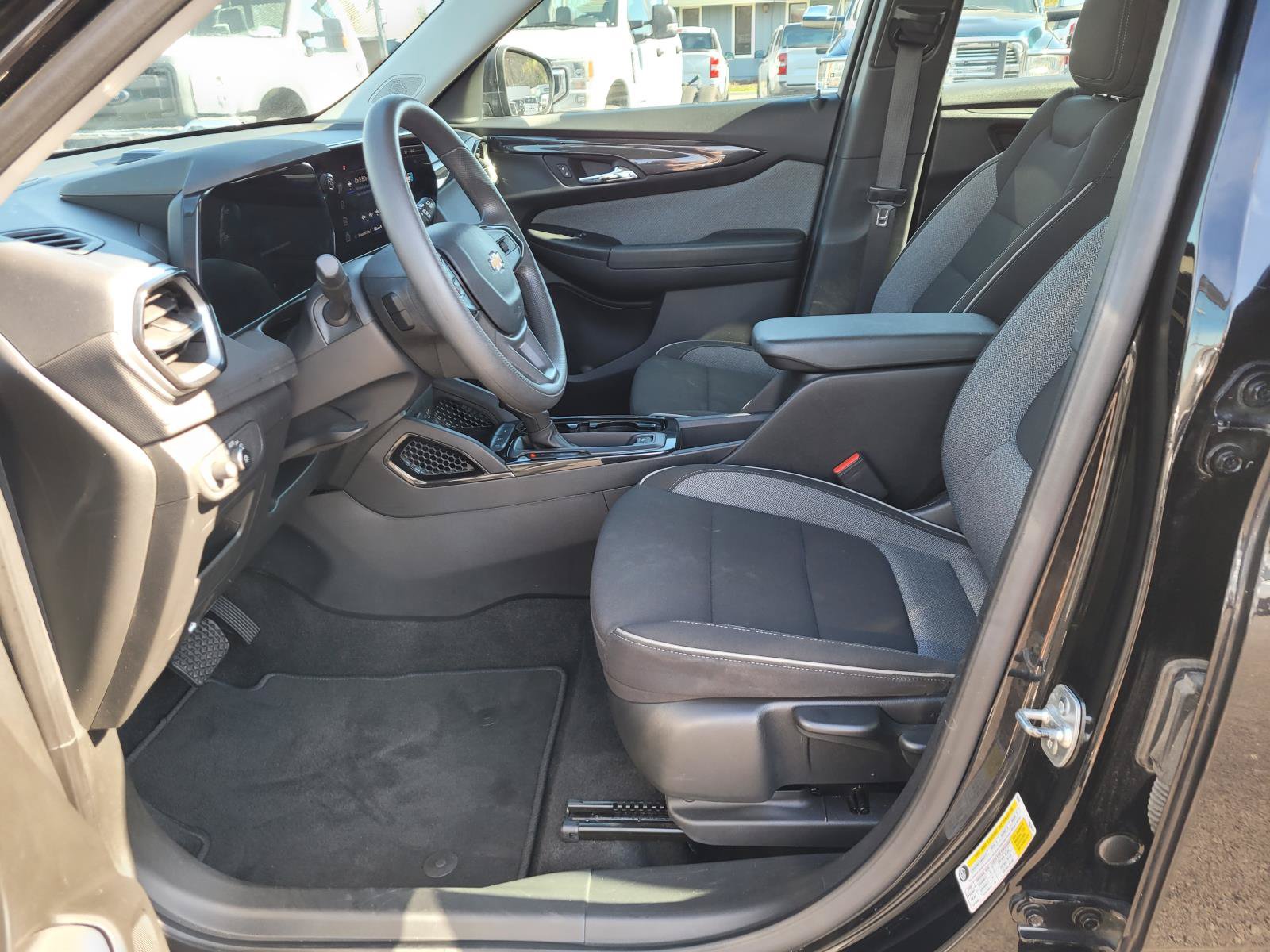 Used 2024 Chevrolet TrailBlazer LS FWD image 10