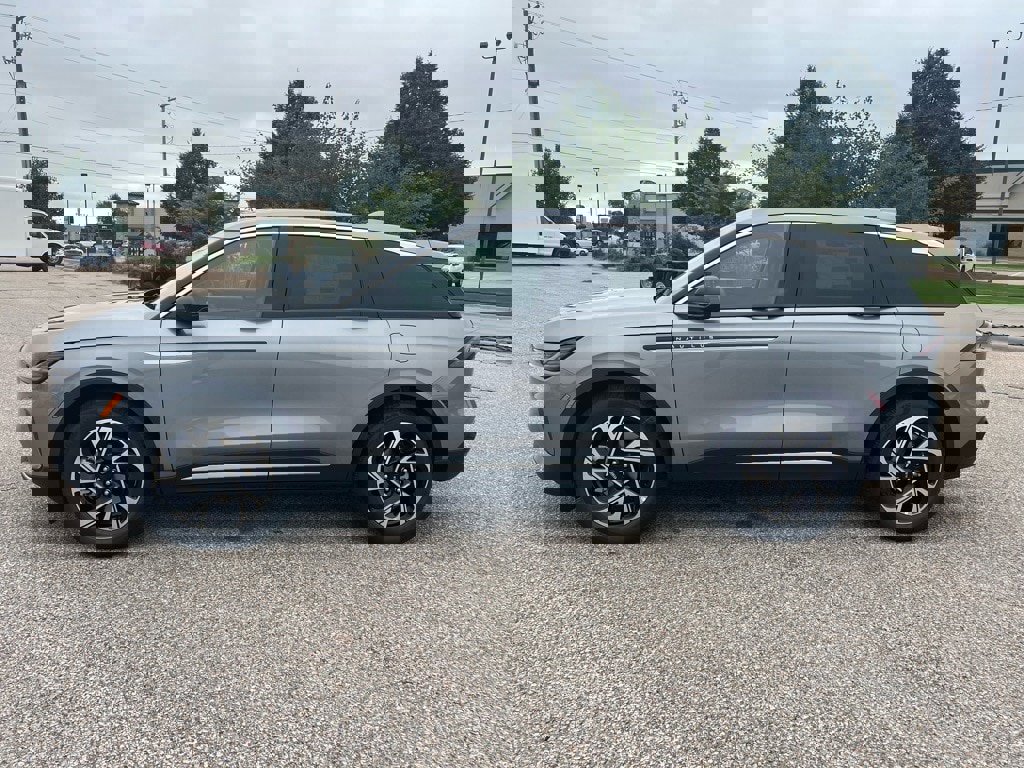 New 2025 Lincoln Nautilus Premier w/ Equipment Group 102A image 2