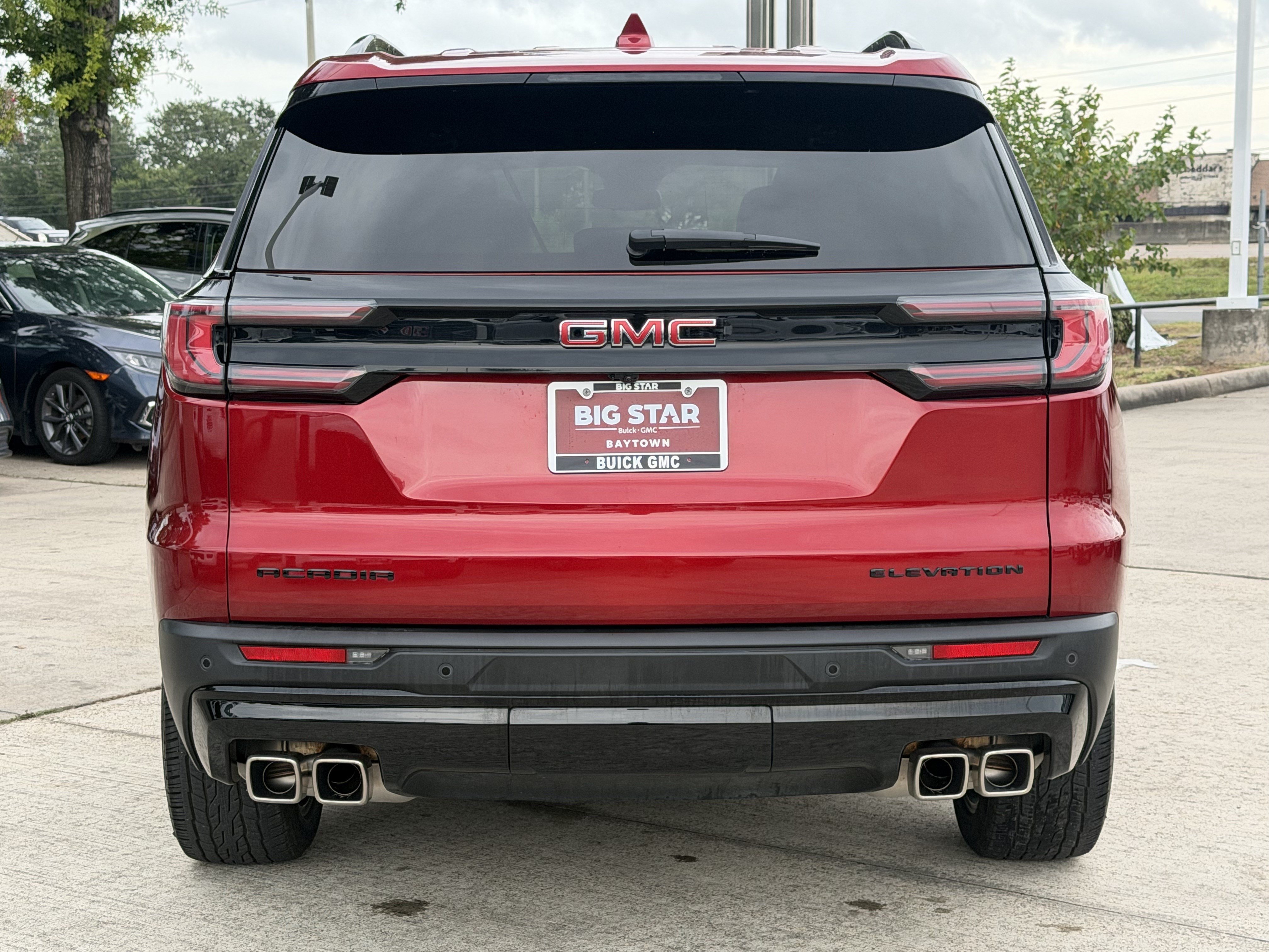 Used 2025 GMC Acadia Elevation w/ Elevation Premium Package FWD image 7