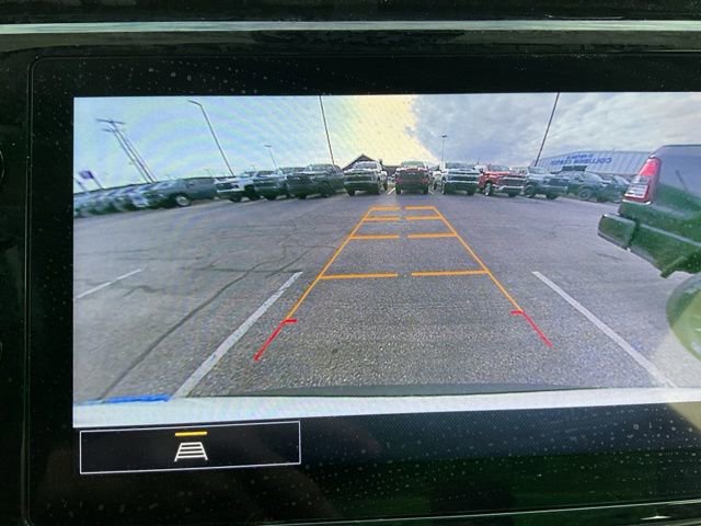 Used 2022 Chevrolet Bolt EUV LT w/ Convenience Package image 2