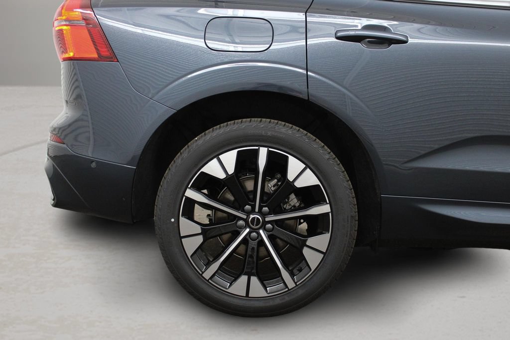 New 2026 Volvo XC60 B5 Plus w/ Protection Package Premier AWD/4WD image 12