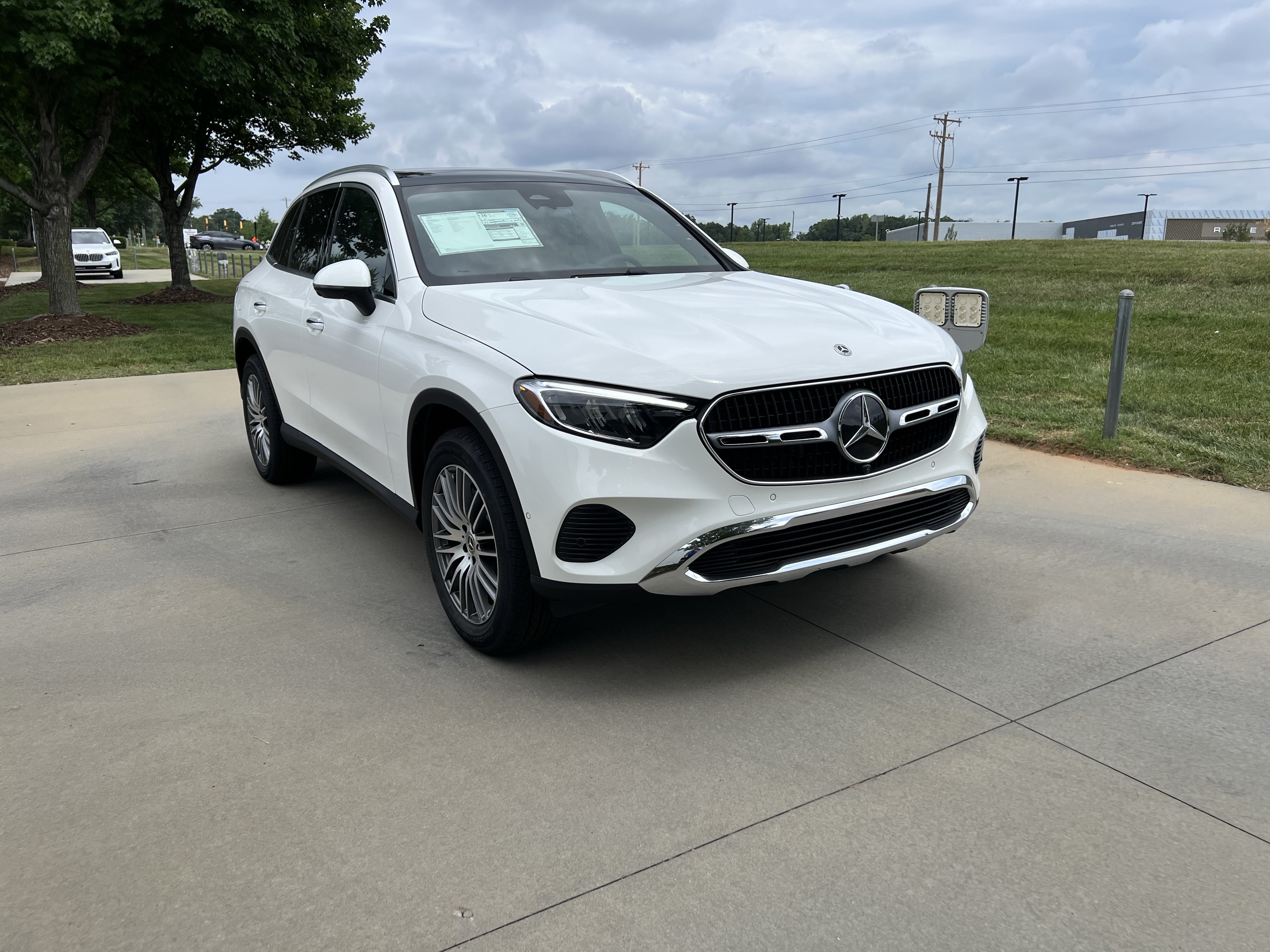 New 2026 Mercedes-Benz GLC 300 4MATIC image 2