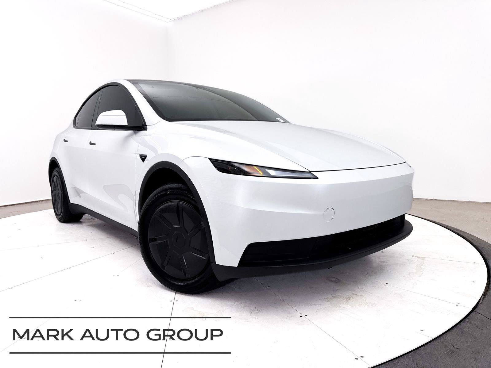 Used 2026 Tesla Model Y 2WD image 1
