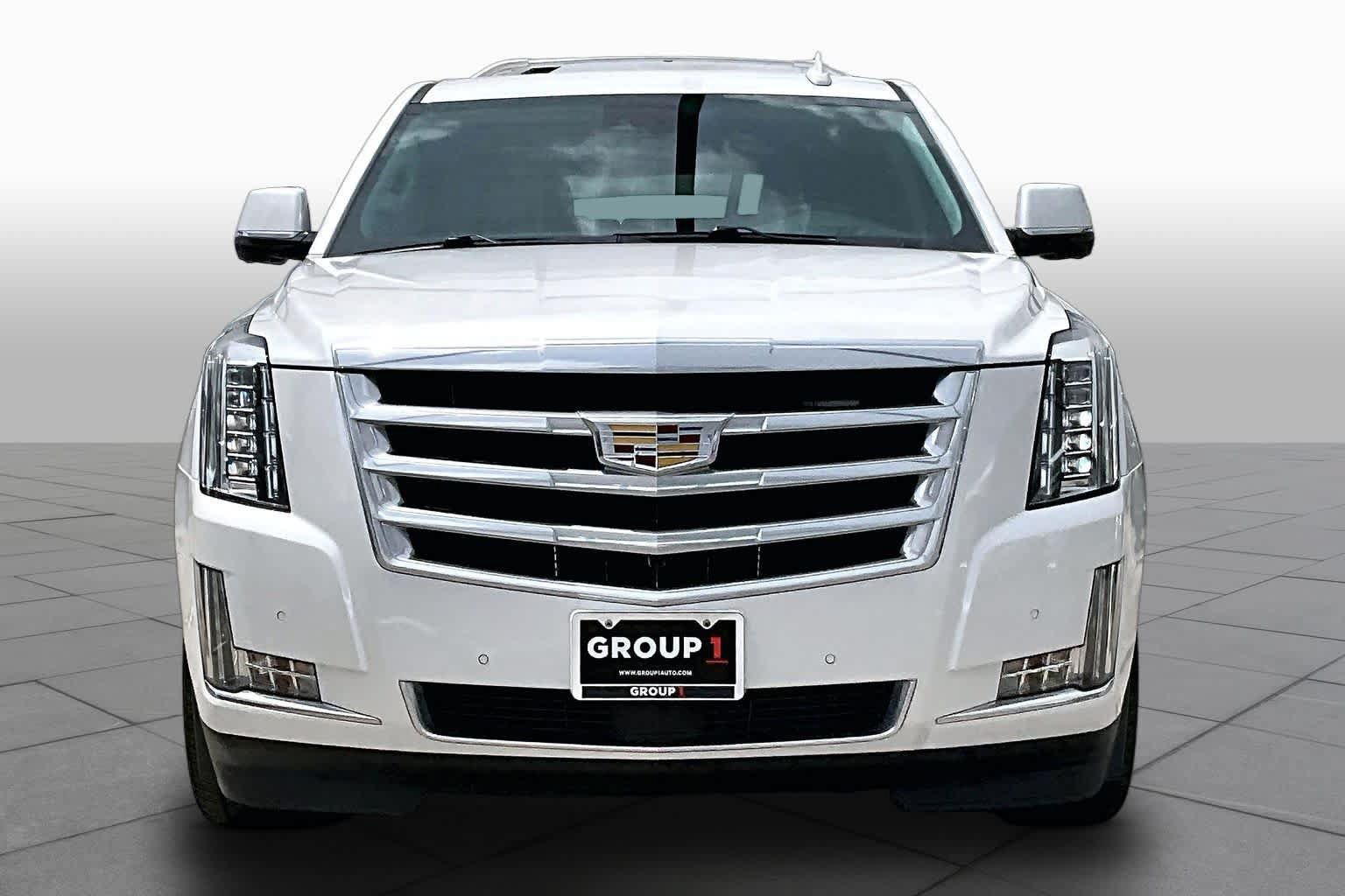 Used 2020 Cadillac Escalade Premium Luxury RWD image 4