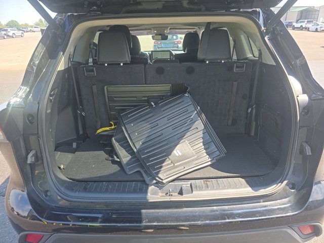 Used 2023 Toyota Highlander XLE AWD/4WD image 17