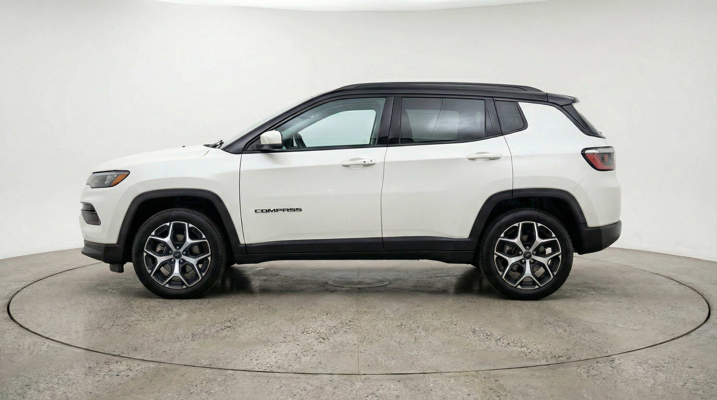 Used 2025 Jeep Compass Limited AWD/4WD image 5