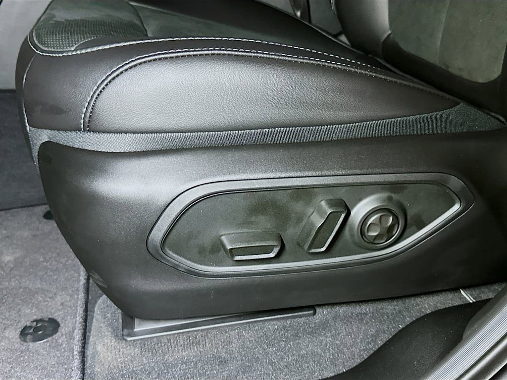 New 2025 Jeep Grand Cherokee 4WD image 13