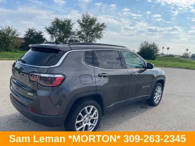 Used 2023 Jeep Compass Latitude w/ Sun and Sound Group AWD/4WD image 3