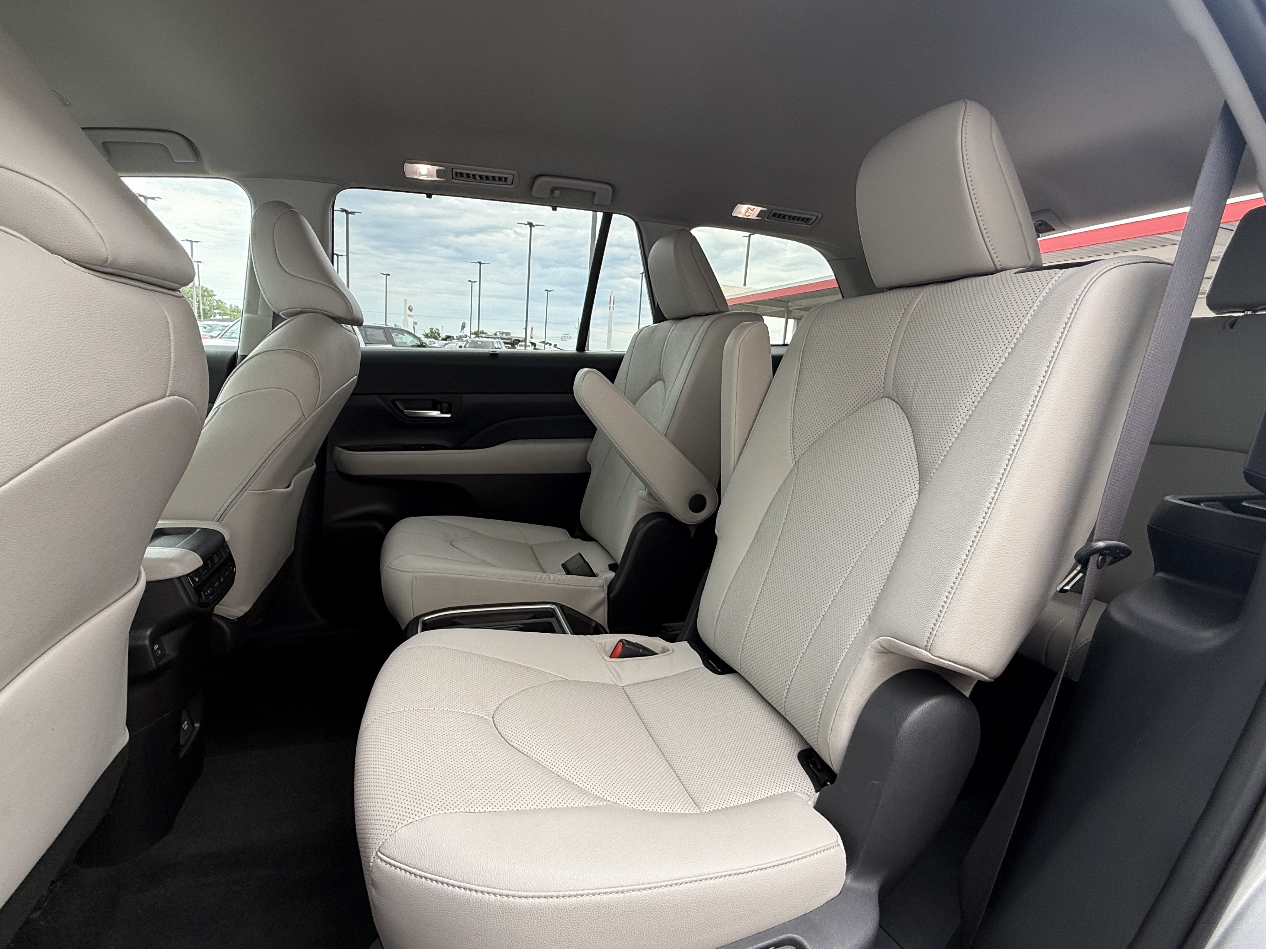 Certified 2024 Toyota Grand Highlander AWD image 30