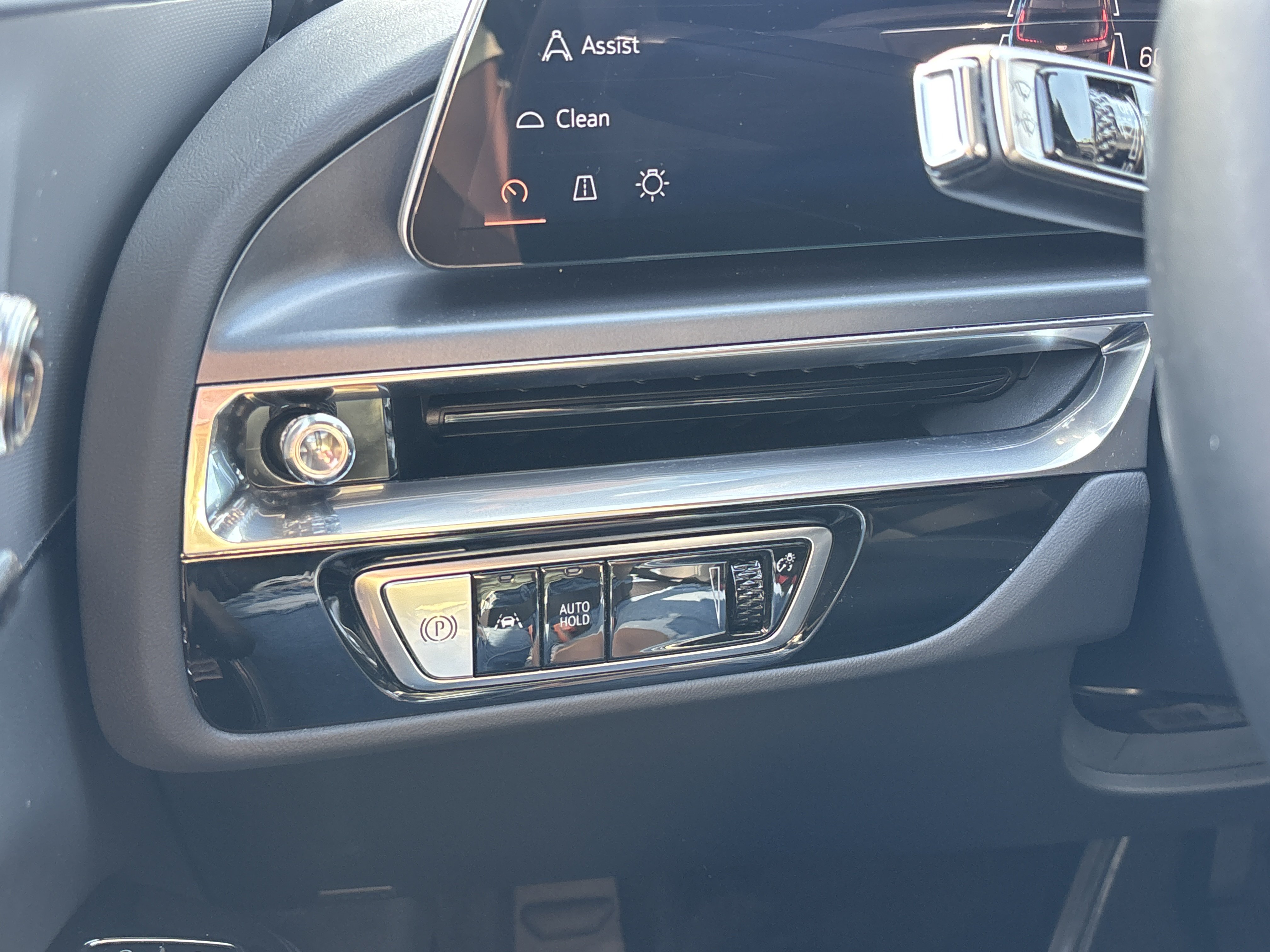 Used 2024 Cadillac Lyriq Tech AWD/4WD image 31