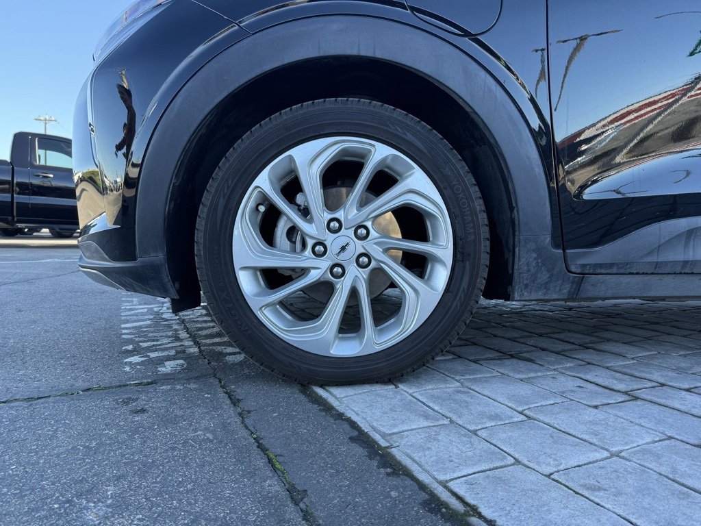 Used 2023 Chevrolet Bolt EUV LT image 4