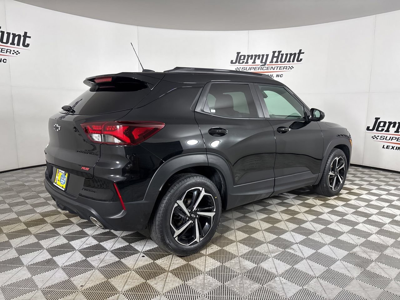 Used 2023 Chevrolet TrailBlazer RS w/ Sun and Liftgate Package FWD image 4
