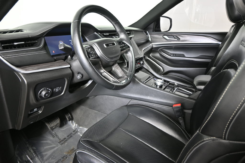 Used 2022 Jeep Grand Cherokee Overland AWD/4WD image 23