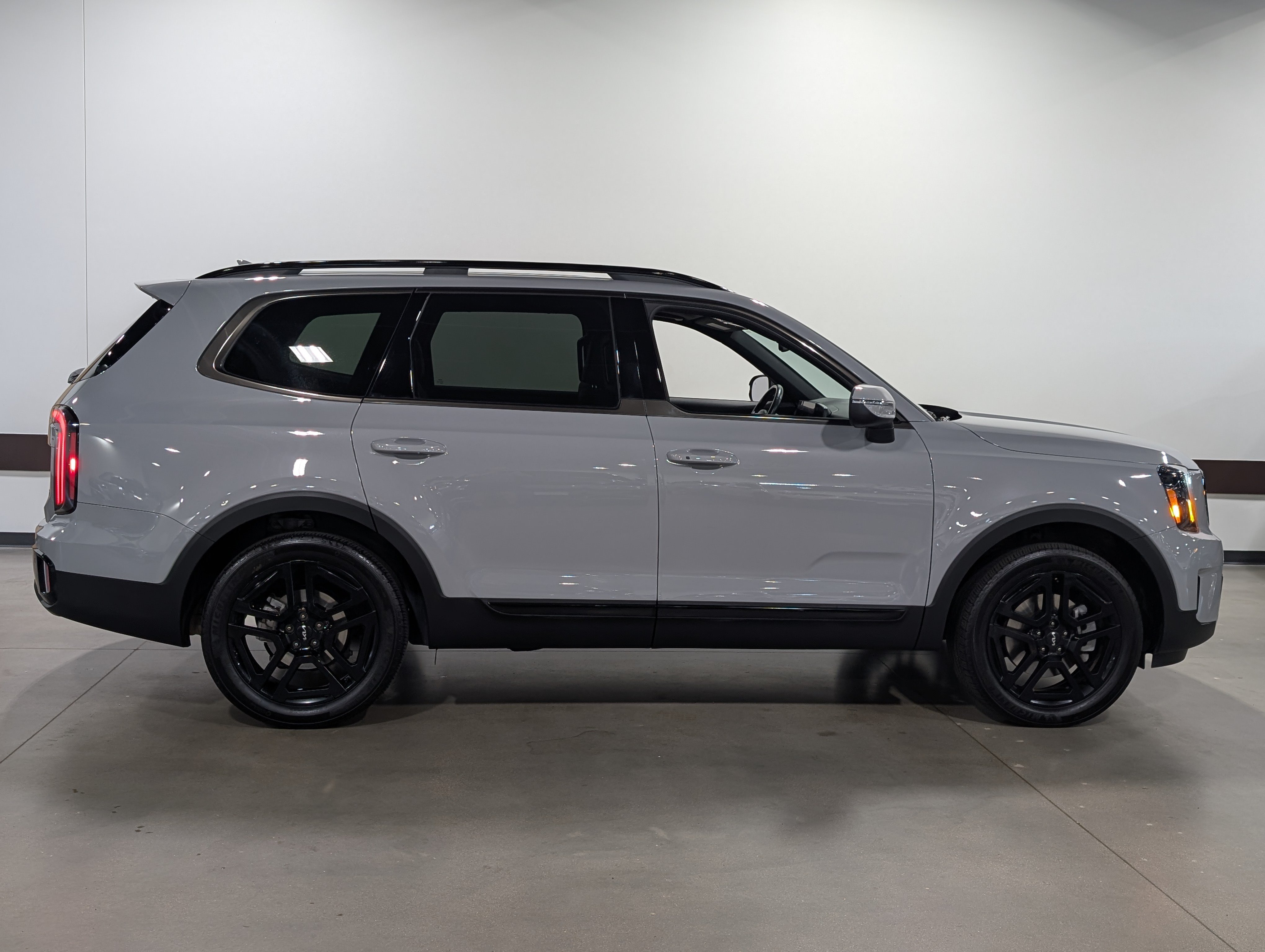 Used 2024 Kia Telluride EX X-Line AWD/4WD image 2