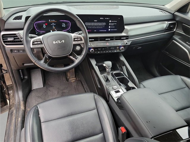Certified 2025 Kia Telluride LX image 16