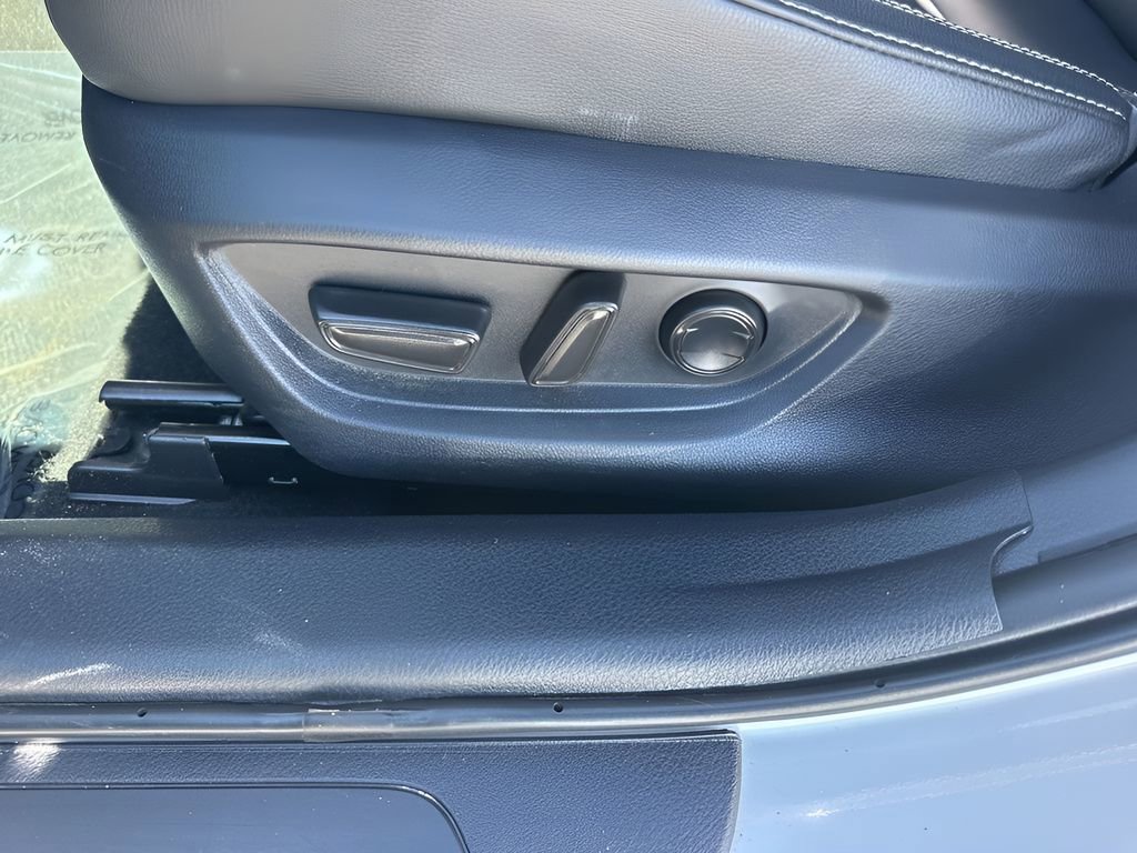 Used 2025 Toyota Camry SE image 10