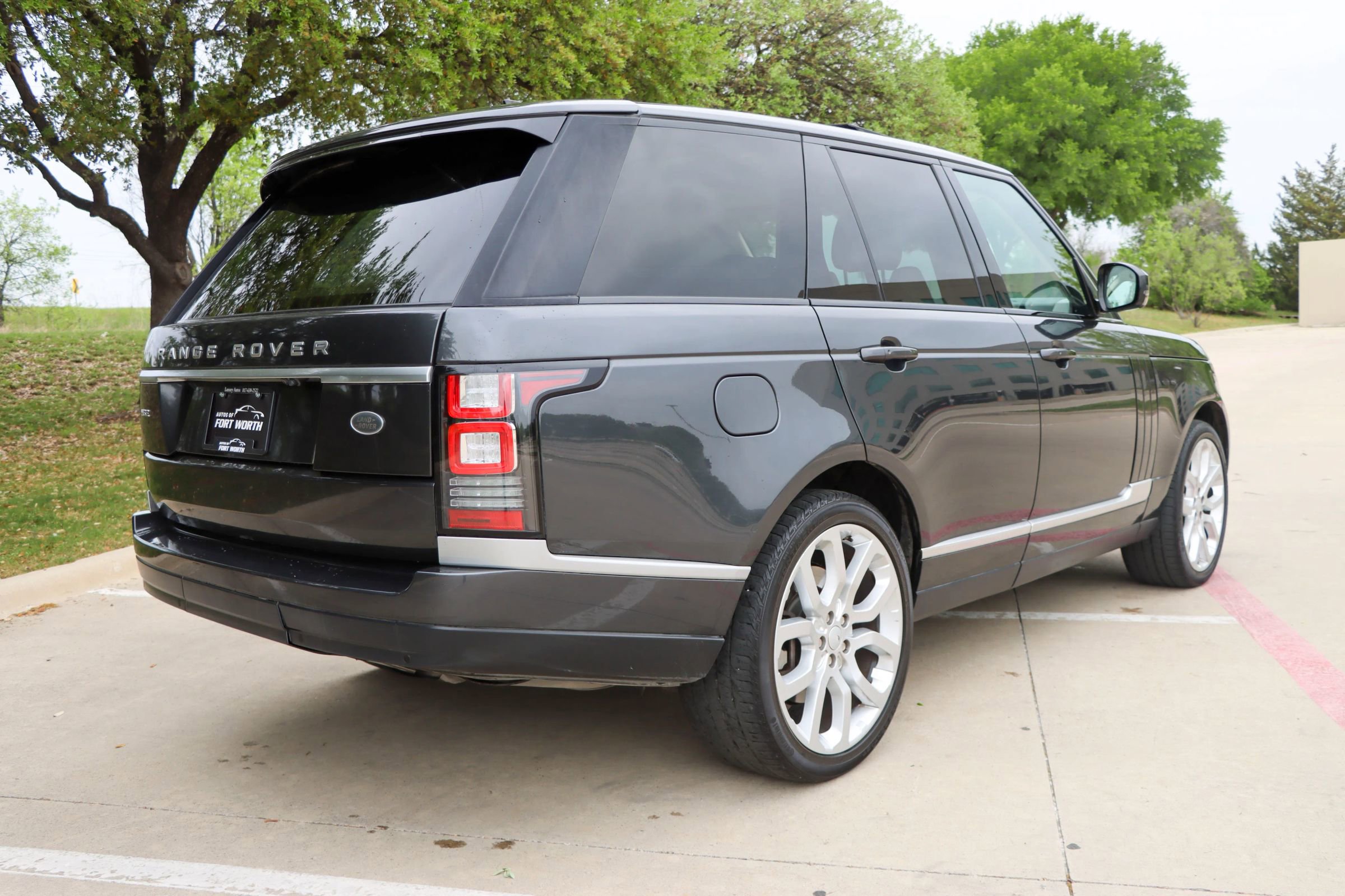 Used 2017 Land Rover Range Rover HSE image 6