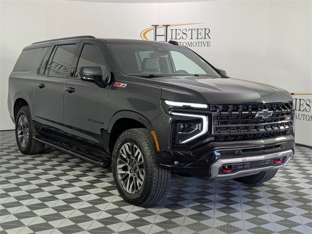 Used 2025 Chevrolet Suburban Z71 image 2