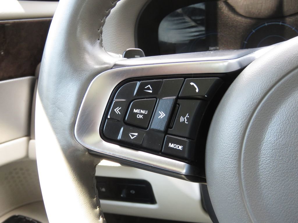 Used 2020 Jaguar XF Prestige AWD/4WD image 22