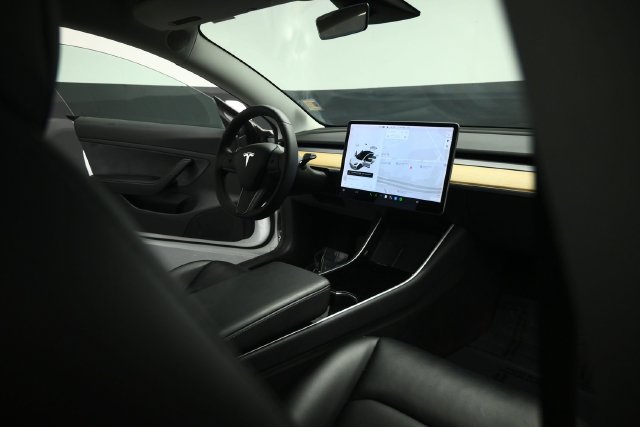 Used 2020 Tesla Model 3 Standard Range RWD image 56