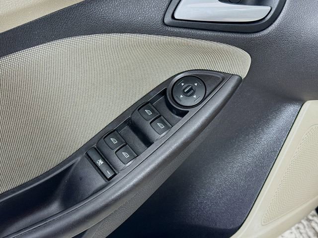 Used 2014 Ford Focus SE image 16