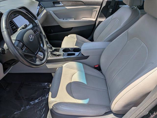 Used 2015 Hyundai Sonata Limited w/ Option Group 05 FWD image 10