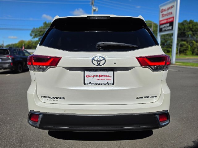 Used 2018 Toyota Highlander Limited AWD/4WD image 6
