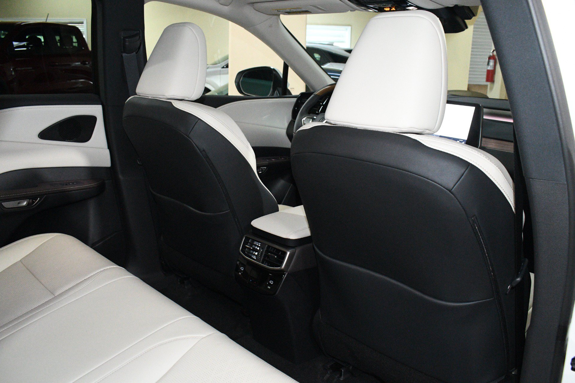 Used 2025 Lexus RX 350 Premium Plus w/ Convenience Package FWD image 16