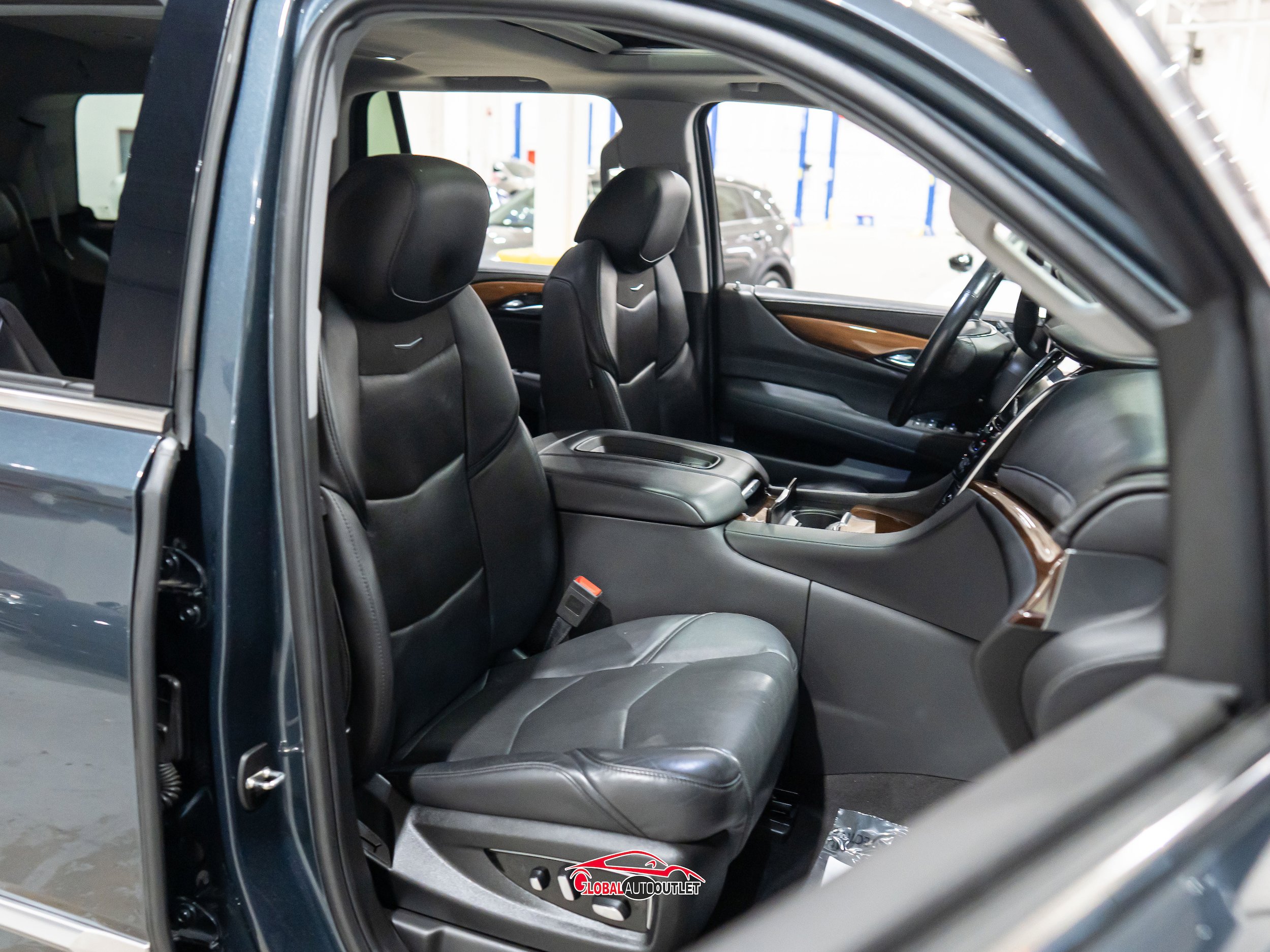 Used 2020 Cadillac Escalade Luxury AWD/4WD image 17