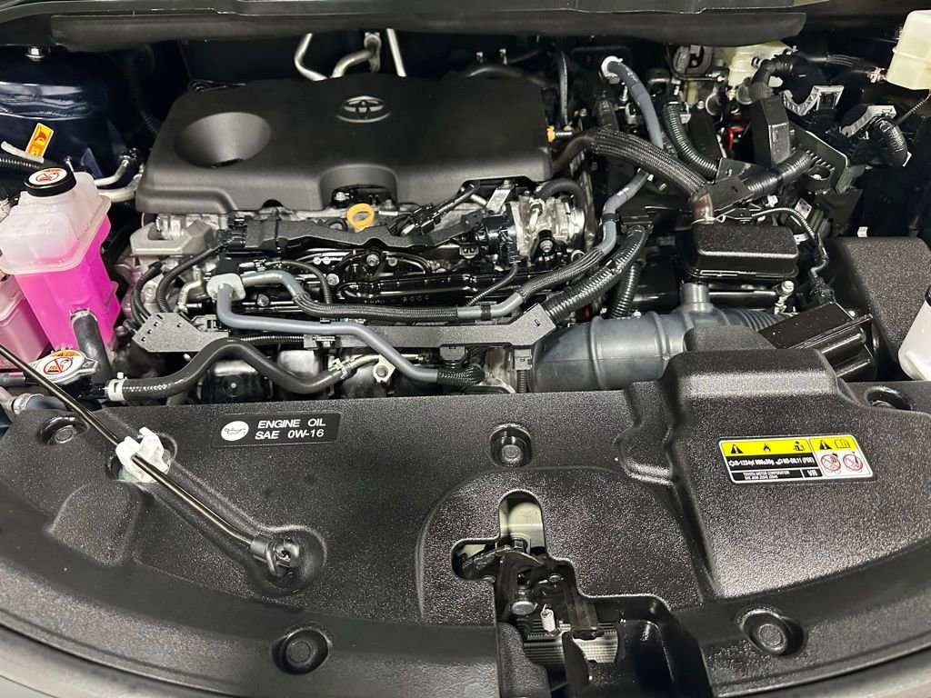 Used 2025 Toyota Sienna LE FWD image 71