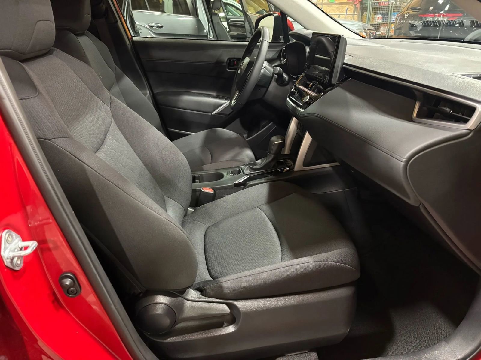 Used 2024 Toyota Corolla Cross LE image 31