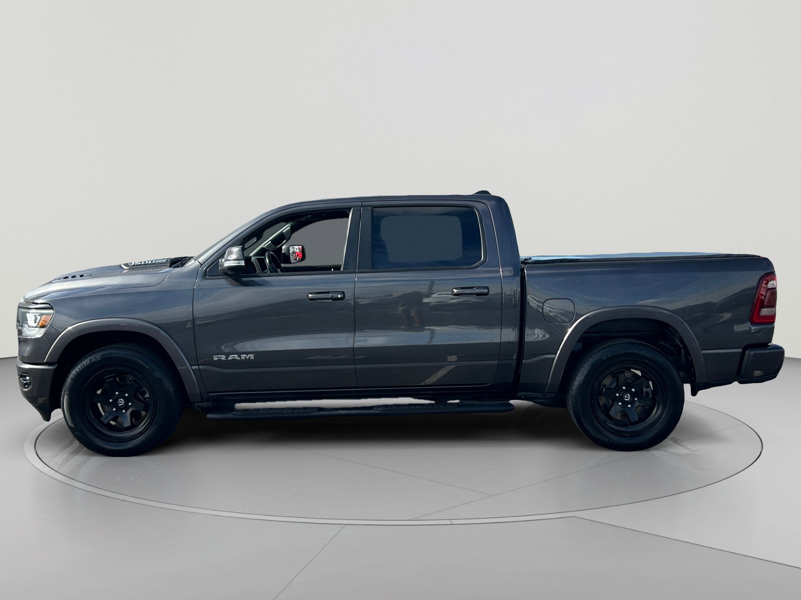 Used 2019 RAM 1500 Laramie w/ Sport Appearance Package AWD/4WD image 2