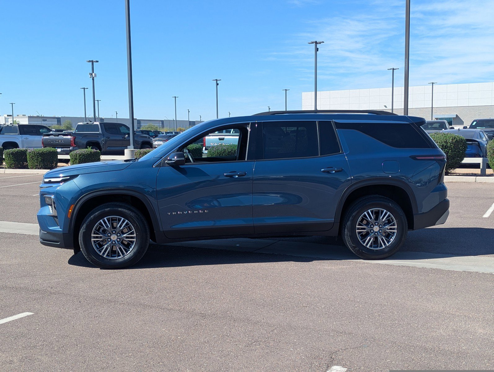 Certified 2025 Chevrolet Traverse LT image 2