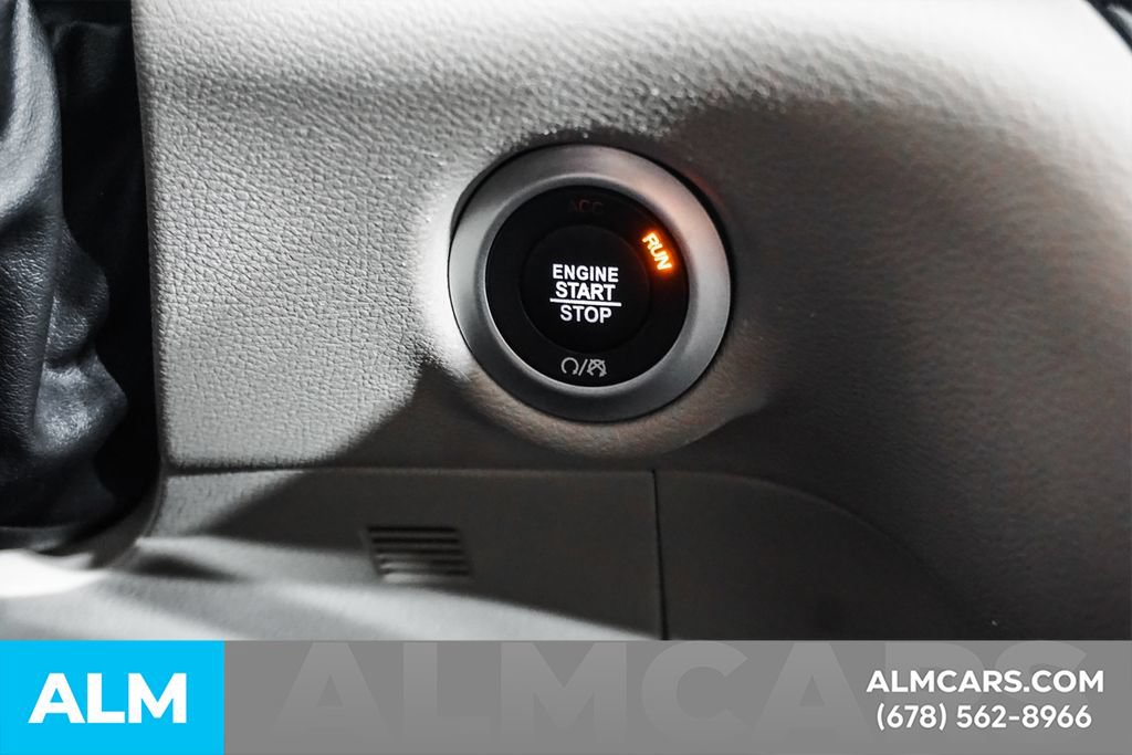 Used 2023 Chrysler Pacifica Touring-L FWD image 28