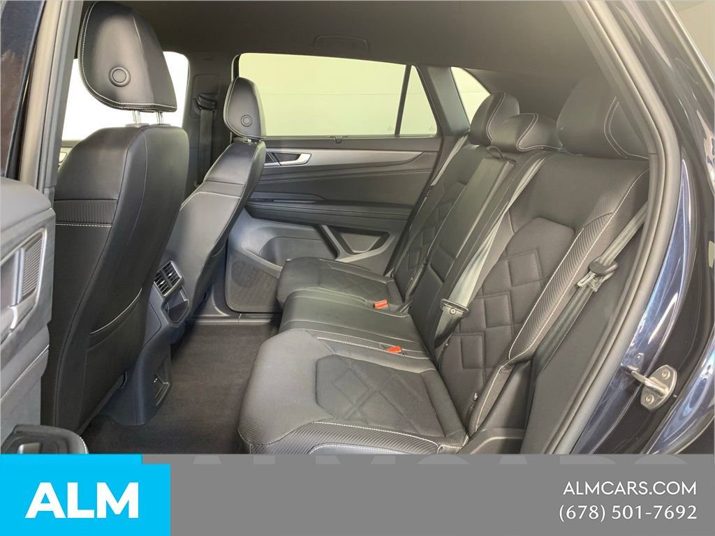 Used 2025 Volkswagen Atlas Cross Sport SE FWD image 31