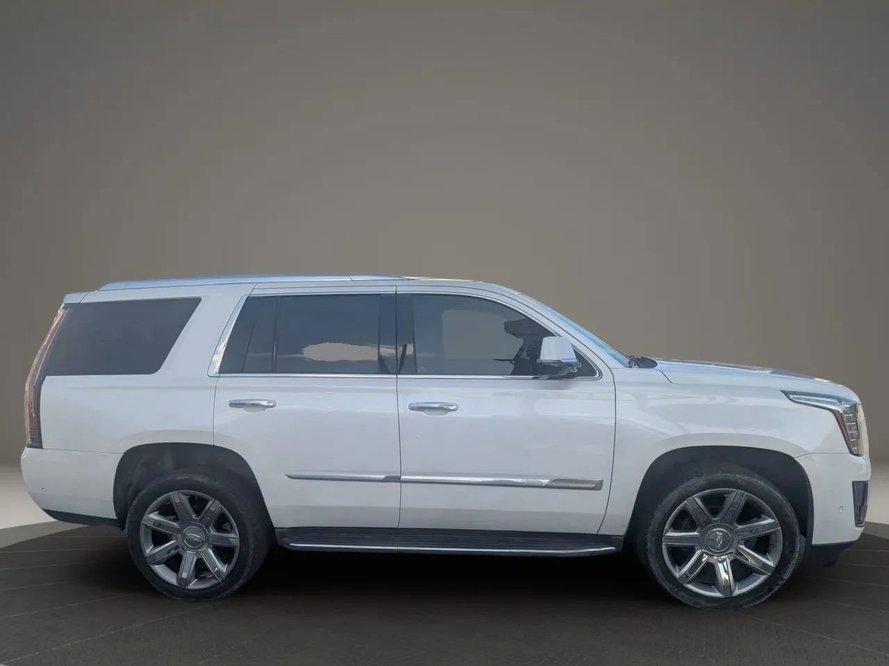 Used 2017 Cadillac Escalade Luxury image 5