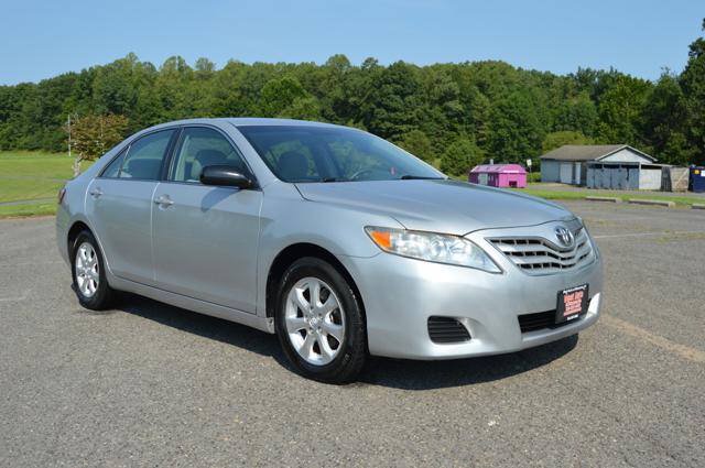 Used 2011 Toyota Camry LE w/ LE Extra-Value Pkg FWD image 3