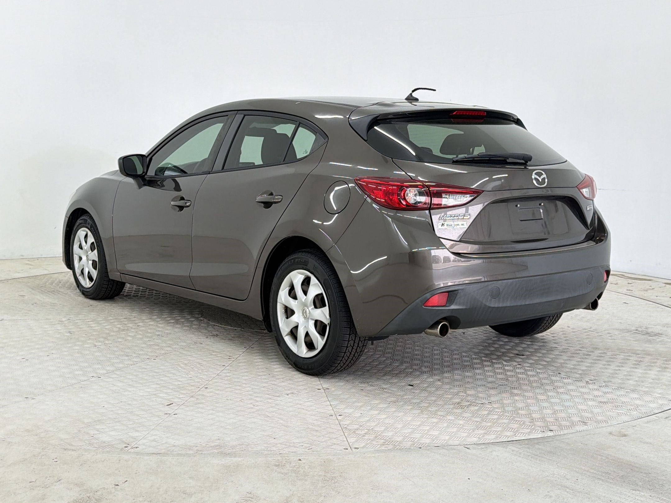 Used 2015 MAZDA MAZDA3 i Sport FWD image 3