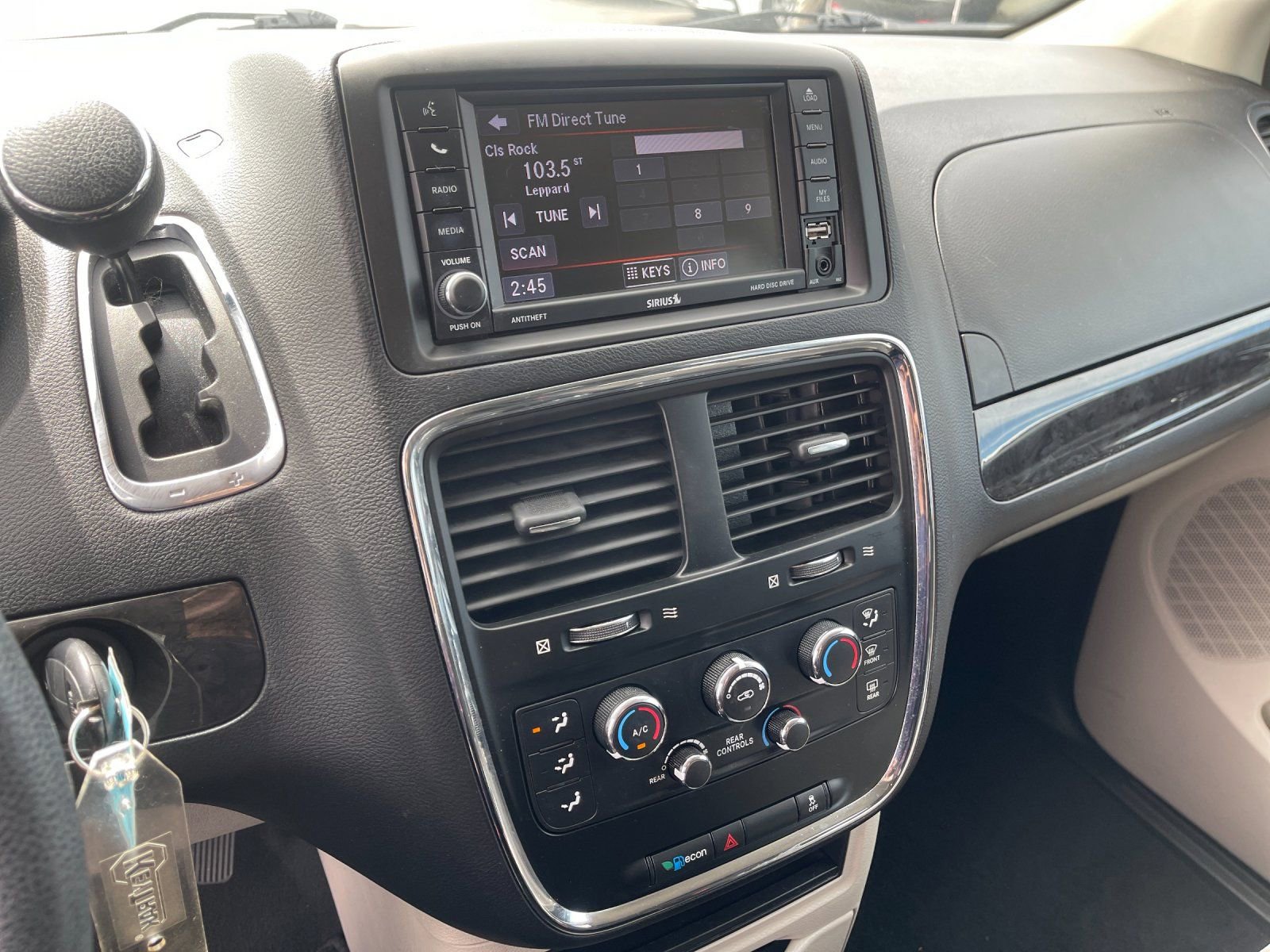 Used 2018 Dodge Grand Caravan SE w/ UConnect Hands-Free Group FWD image 21