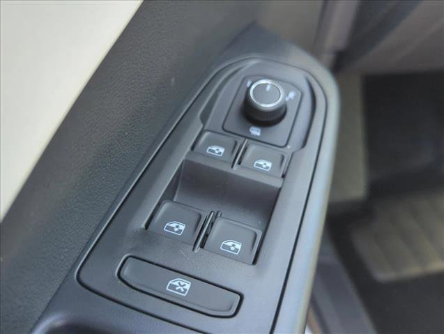 New 2026 Volkswagen Taos SE image 5