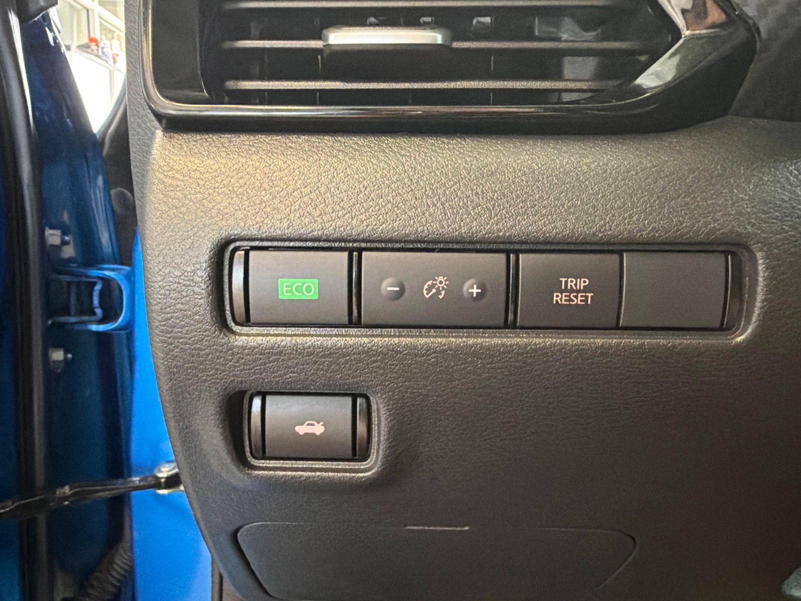 Used 2024 Nissan Sentra SV FWD image 16