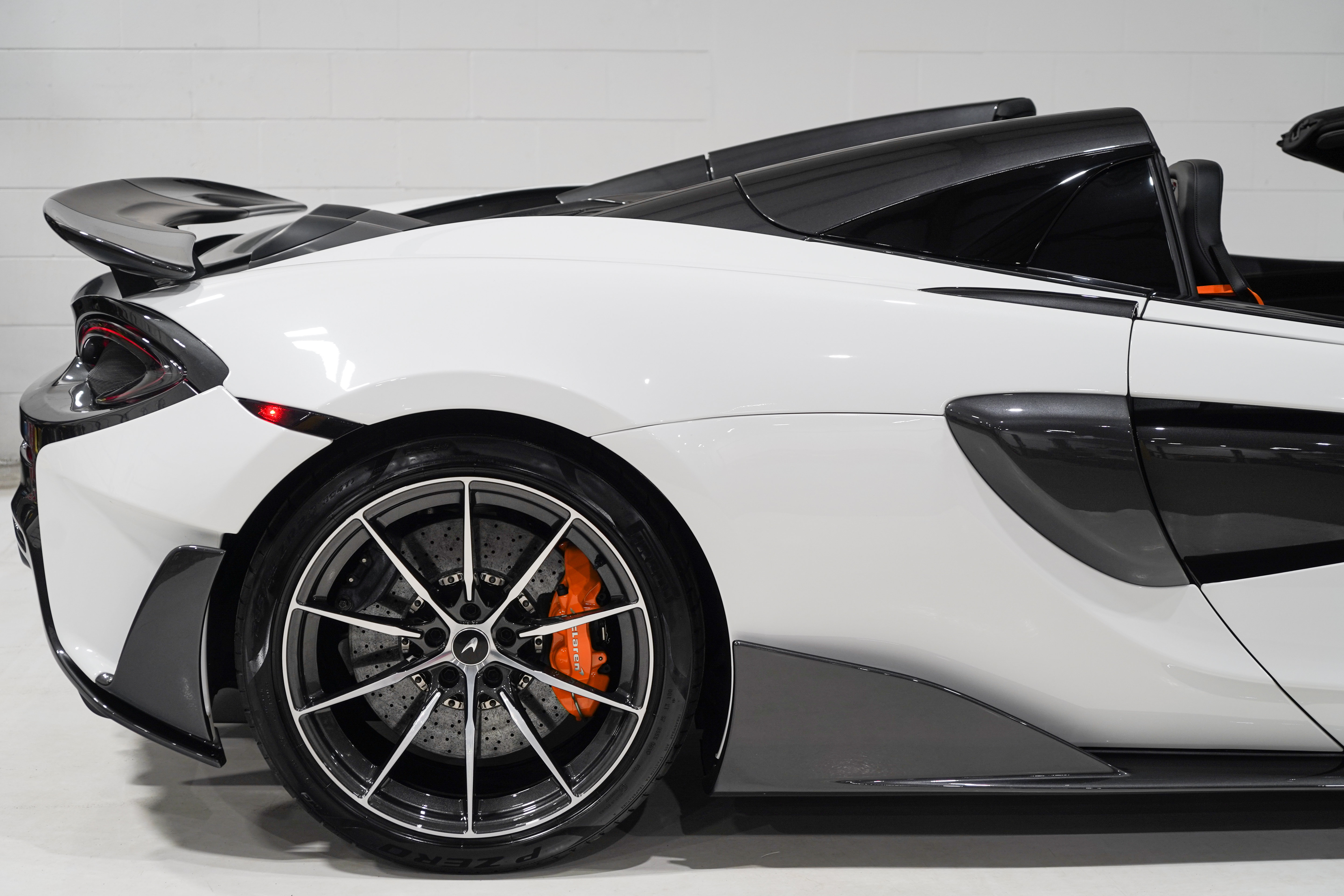 Used 2020 McLaren 600LT Spider RWD image 22