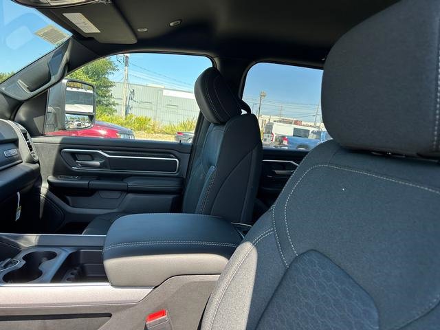 New 2026 RAM 1500 4x4 Crew Cab image 12