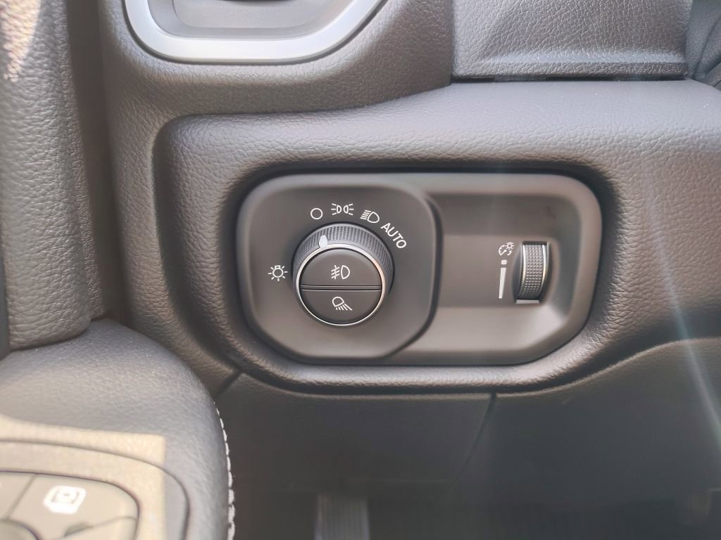 New 2025 RAM 2500 Big Horn AWD/4WD image 18