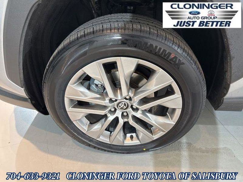 Used 2023 Toyota RAV4 XLE Premium image 6